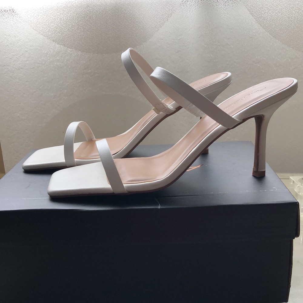 Anne Michelle | White Zeal-04 Women’s Size 10 Square Toe Strap Heels